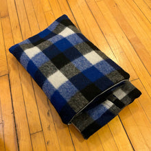 Load image into Gallery viewer, Retro Wool Blanket Set
