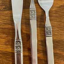 Load image into Gallery viewer, Retro Daisy Silverware
