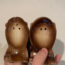 Load image into Gallery viewer, Vintage Rocking Chair Salt and Pepper Shaker Set
